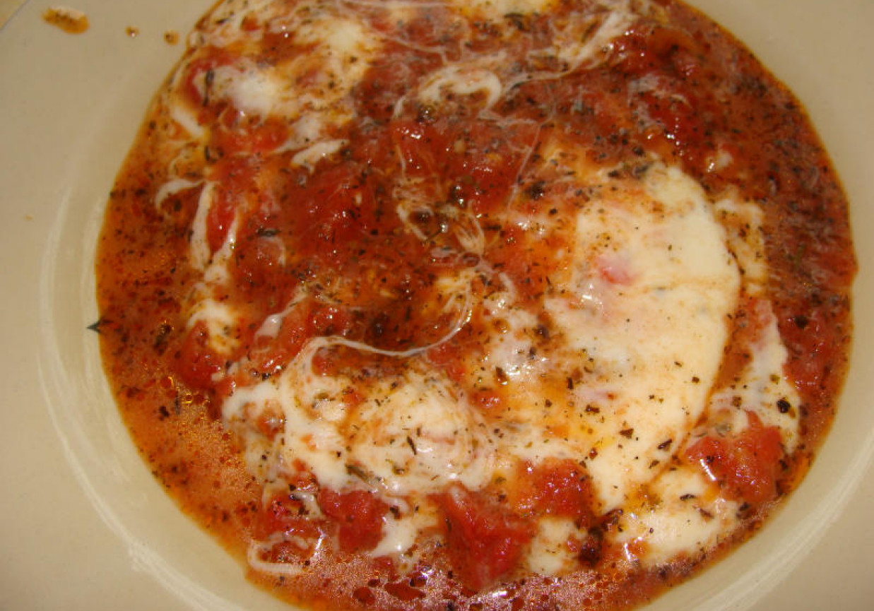 mozzarella w pomidorach foto