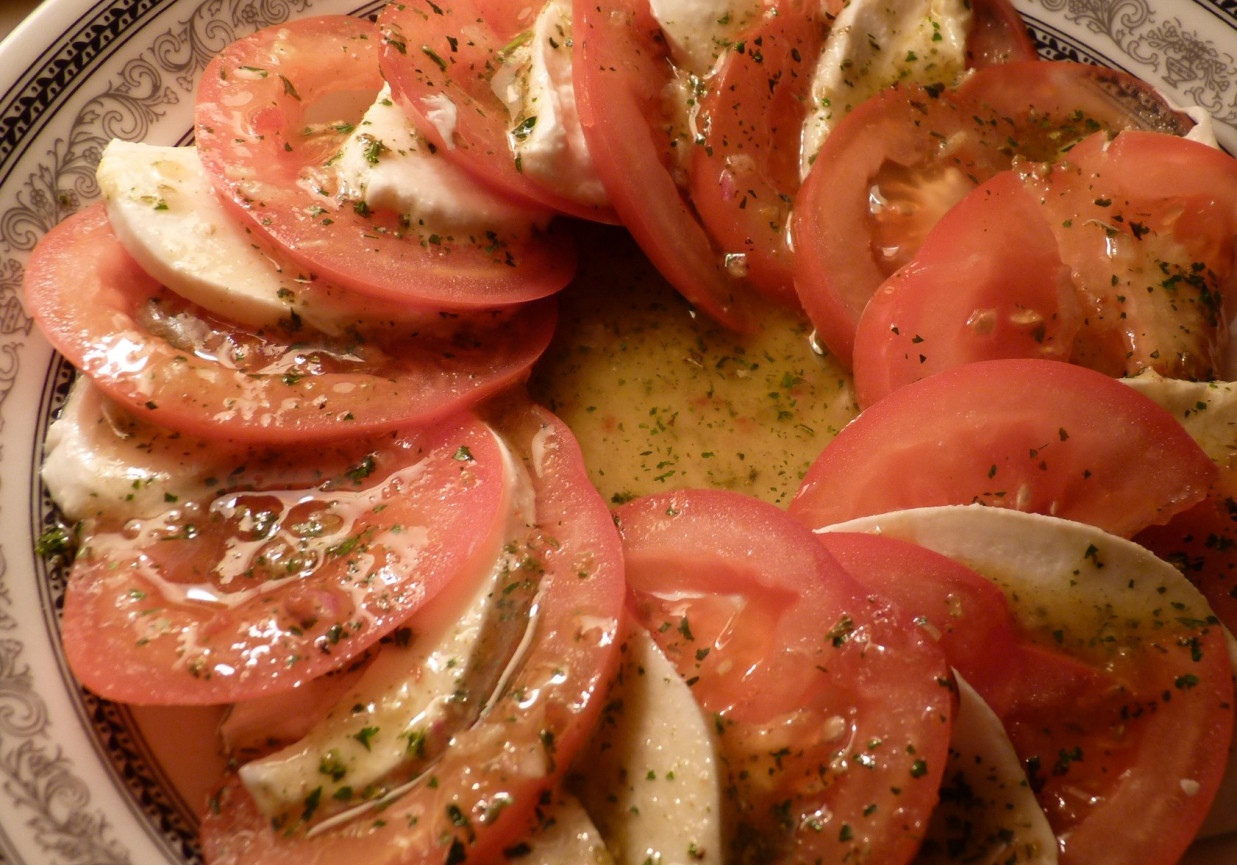 Mozzarella z pomidorem foto