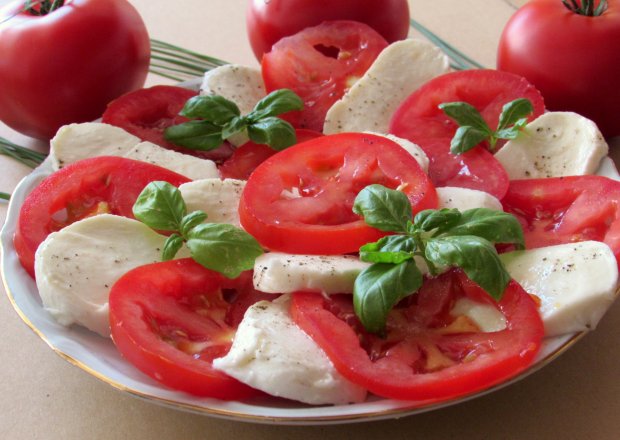 Fotografia przedstawiająca Mozzarella z pomidorkami