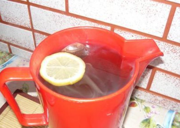 Fotografia przedstawiająca Mrożona herbata z cytryną