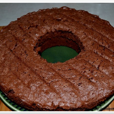 Krok 12 - Mrożone ciasto czekoladowe z lodami wiśniowo-śmietankowymi.  foto