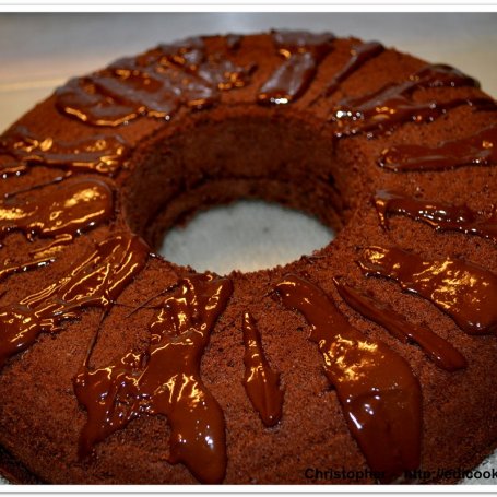Krok 13 - Mrożone ciasto czekoladowe z lodami wiśniowo-śmietankowymi.  foto