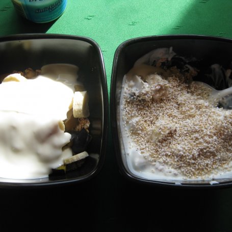 Krok 2 - muesli z bananem i śliwką foto