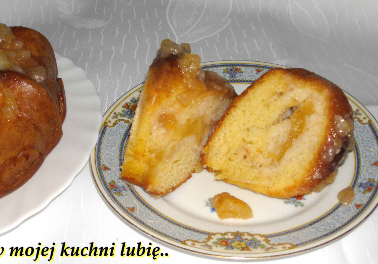 muffina z jabłkami oblana gruszkami... foto