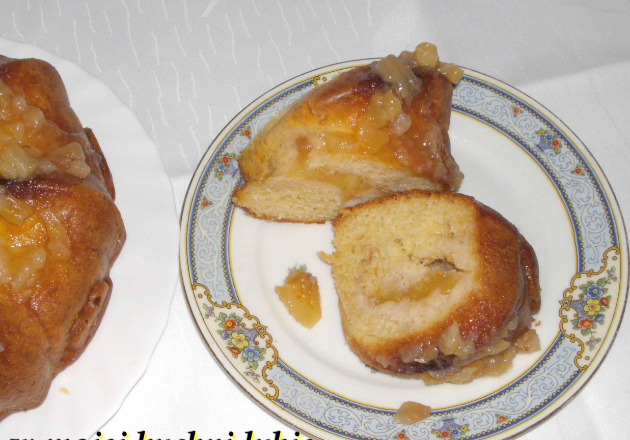 muffina z jabłkami oblana gruszkami... foto