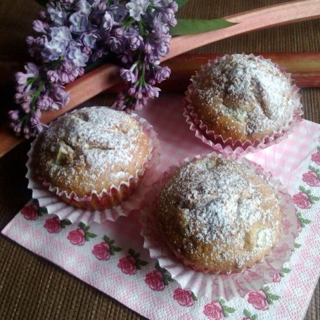 Krok 7 - Muffini z rabarbarem i cukrem pudrem foto
