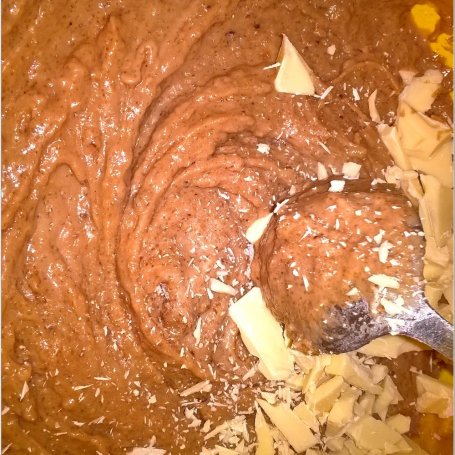 Krok 4 - Muffinki (babeczki) z białą czekoladą foto