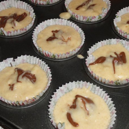 Krok 3 - Muffinki bananowe z nutellą foto