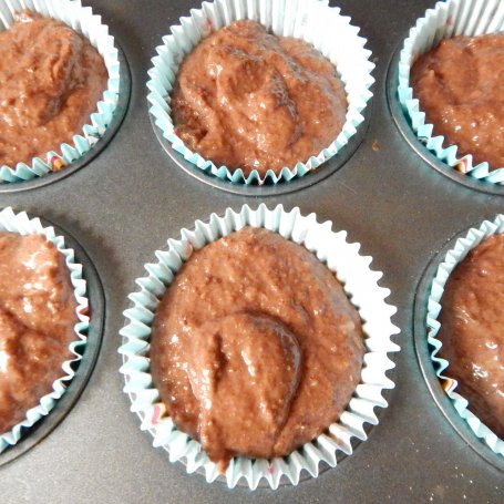 Krok 6 - Muffinki bananowo-kakaowe bez cukru foto