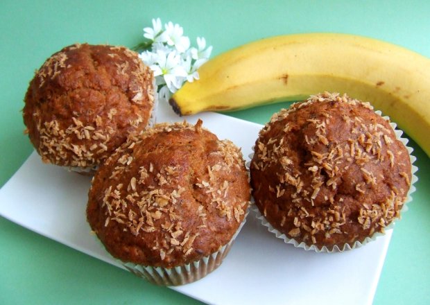 Fotografia przedstawiająca Muffinki bananowo-kokosowe