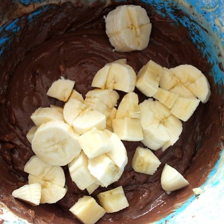 Krok 3 - Muffinki bananowo-czekoladowo-orzechowe foto