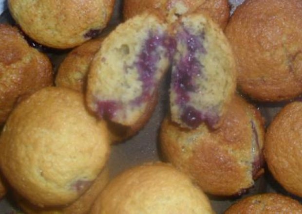 Fotografia przedstawiająca Muffinki cappucino z porzeczkami