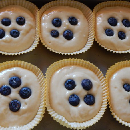 Krok 5 - Muffinki cytrynowe z borówką amerykańską foto