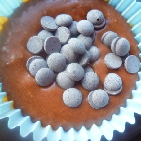 Krok 3 - Muffinki czekoladowe wypiekane z pastylkami foto