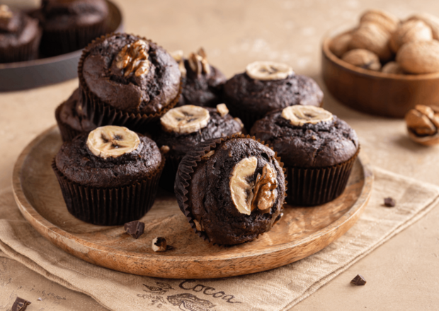 Fotografia przedstawiająca Muffinki czekoladowe z bananem