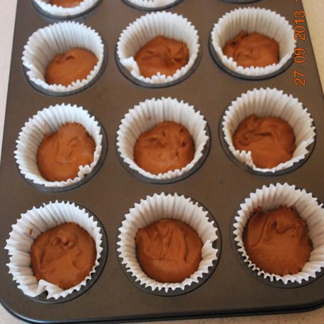 Krok 6 - Muffinki czekoladowe z budyniem foto