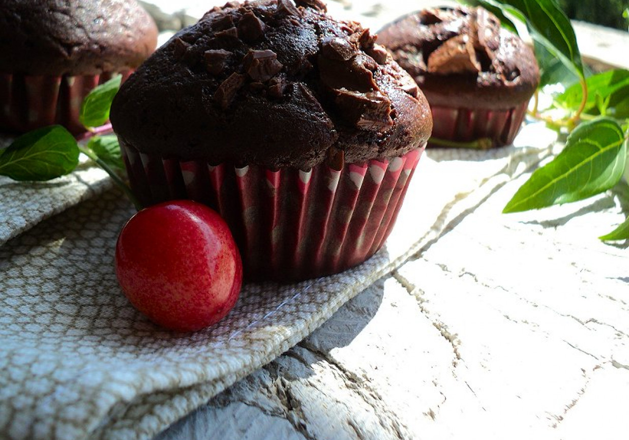 Muffinki czekoladowe z czereśniami  foto