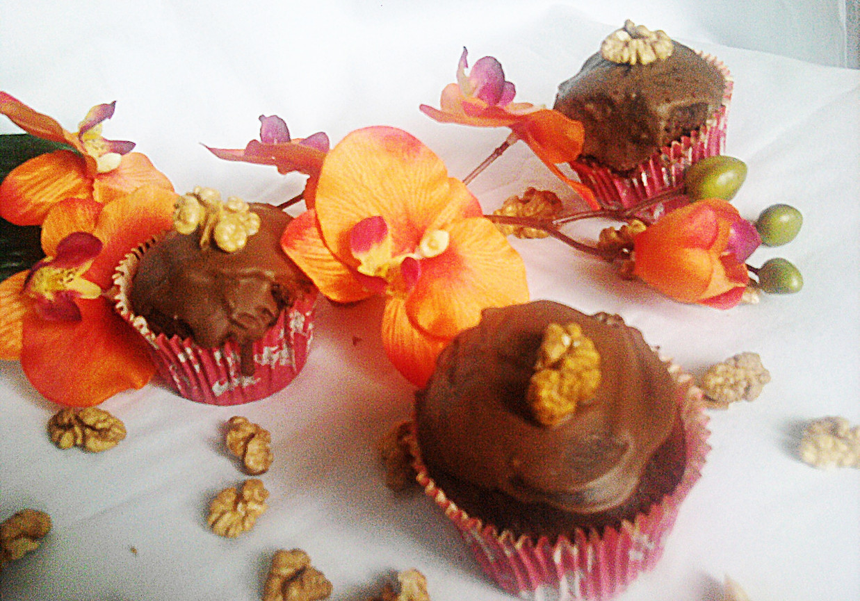 Muffinki czekoladowe z orzechami foto