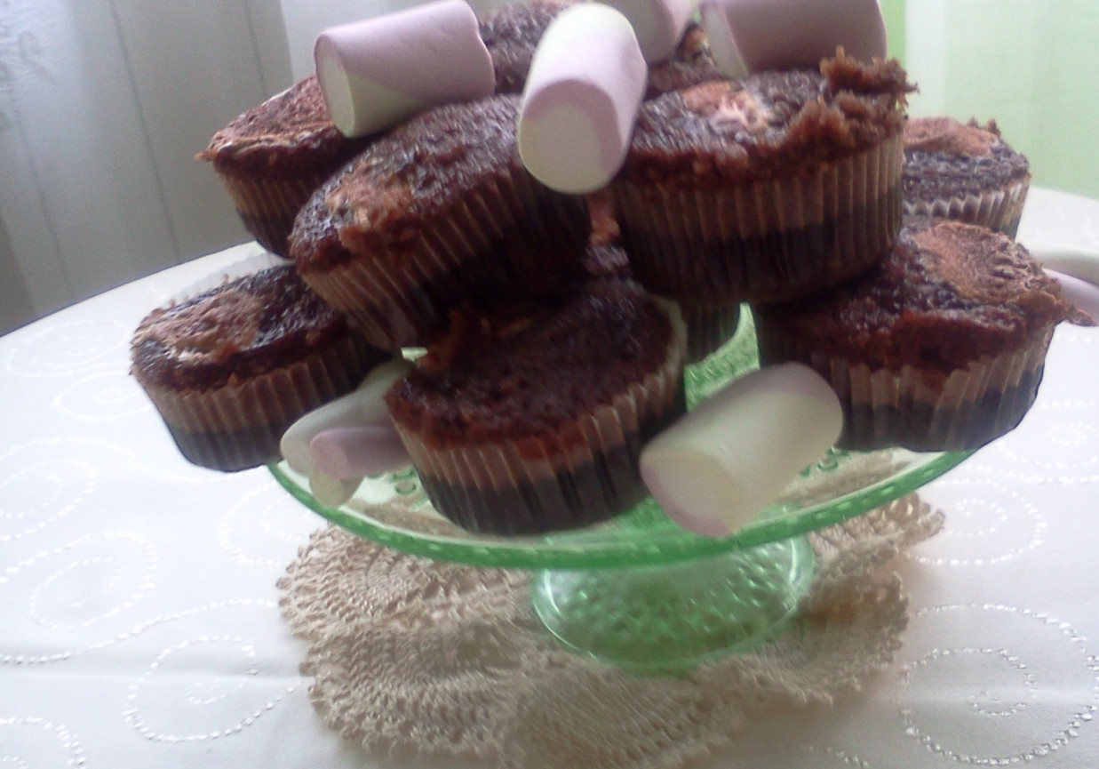 muffinki czekoladowe z piankami foto