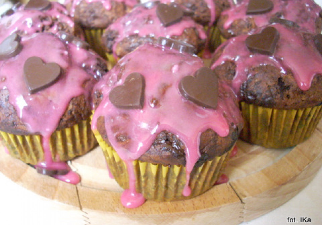 Muffinki czekoladowe z różową pomadą foto