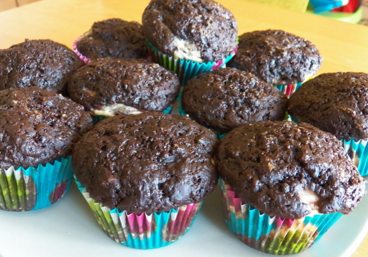 Muffinki czekoladowe z serkiem foto