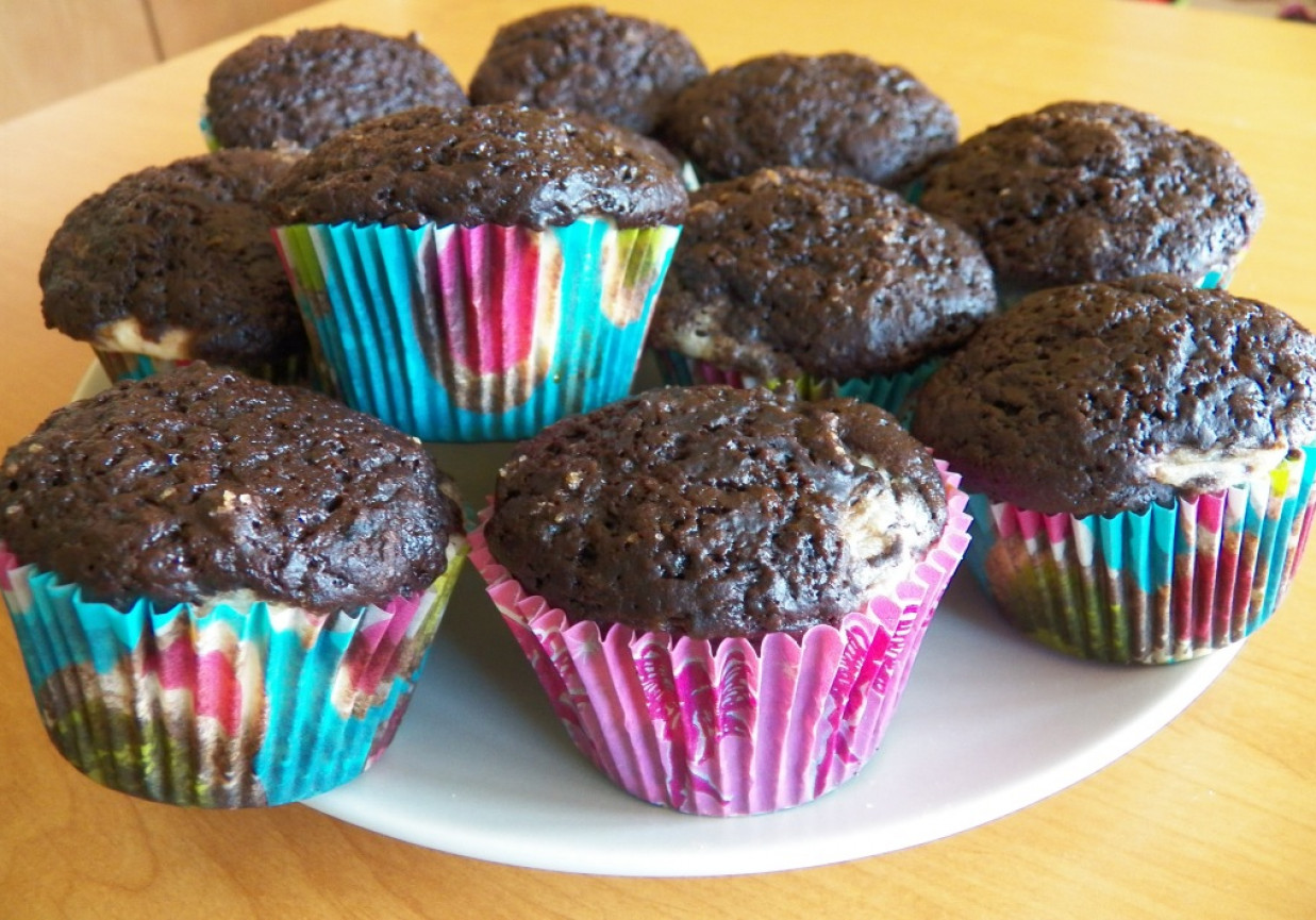 Muffinki czekoladowe z serkiem foto