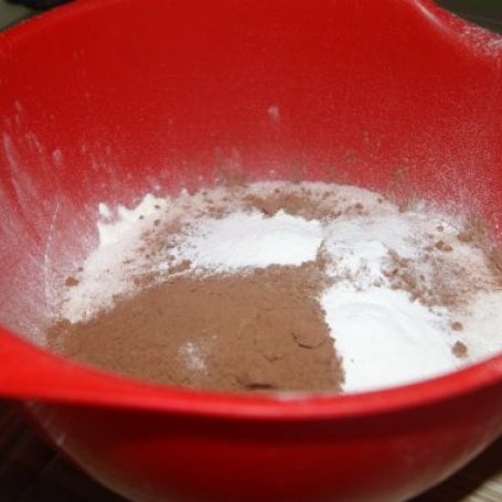Krok 1 - Muffinki czekoladowe z wiśniami foto