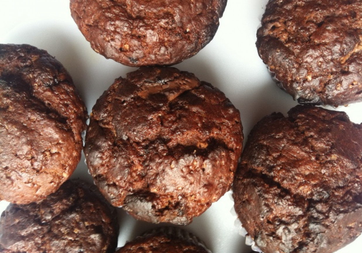 Muffinki czekoladowe z wiśniami foto
