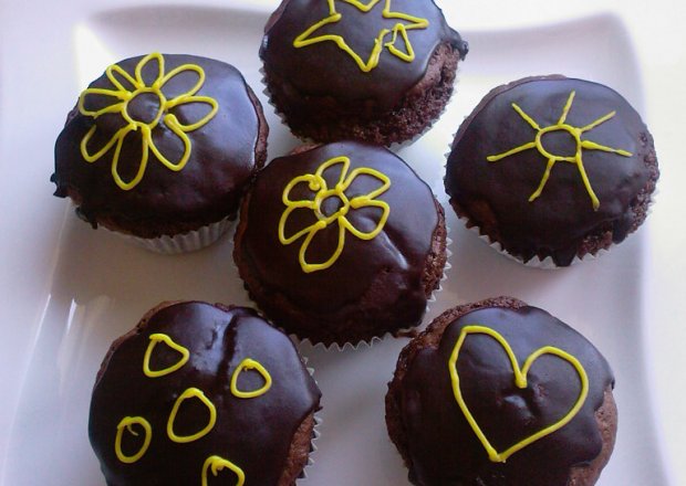 Fotografia przedstawiająca muffinki czekoladowe