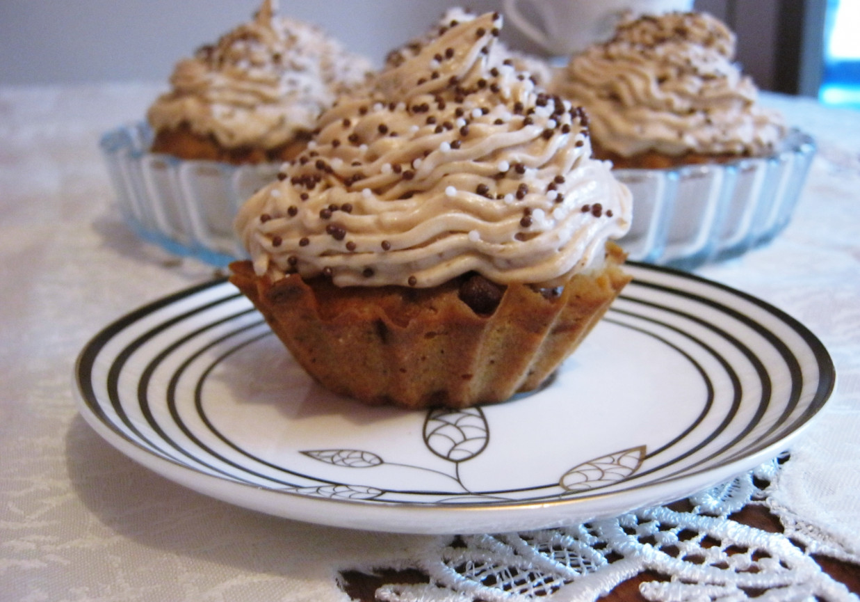 Muffinki czekoladowo-orzechowe z kremem foto