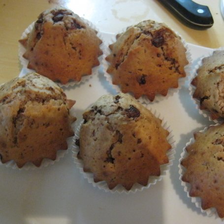 Krok 6 - Muffinki czekoladowo-orzechowe z kremem foto
