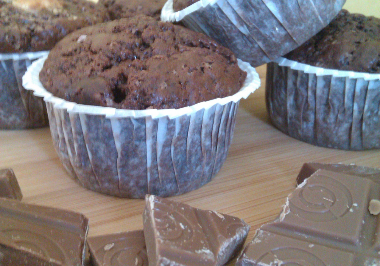 Muffinki czekoladowo-czekoladowo-czekoladowe foto