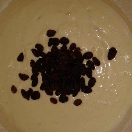 Krok 3 - Muffinki jogurtowe z rodzynkami foto