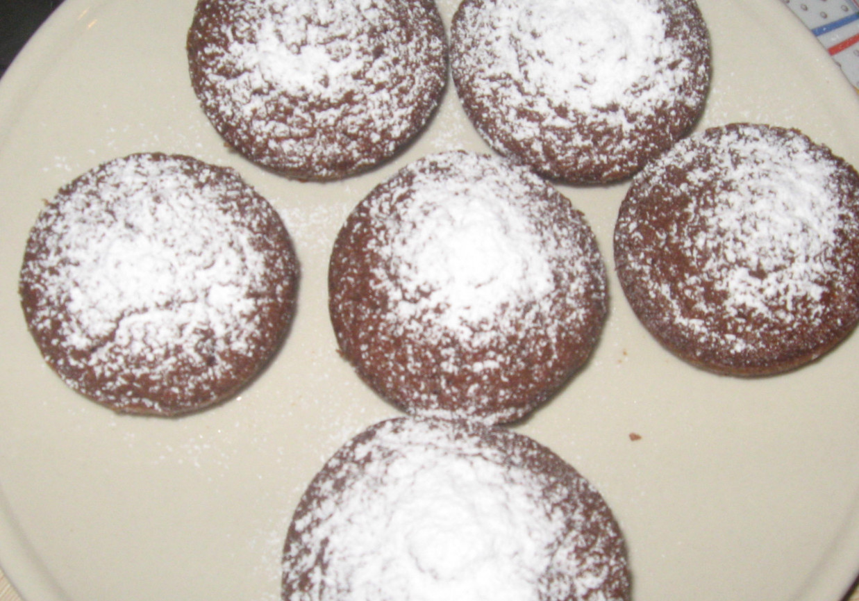 Muffinki kakaowe z budyniem i cukinią foto