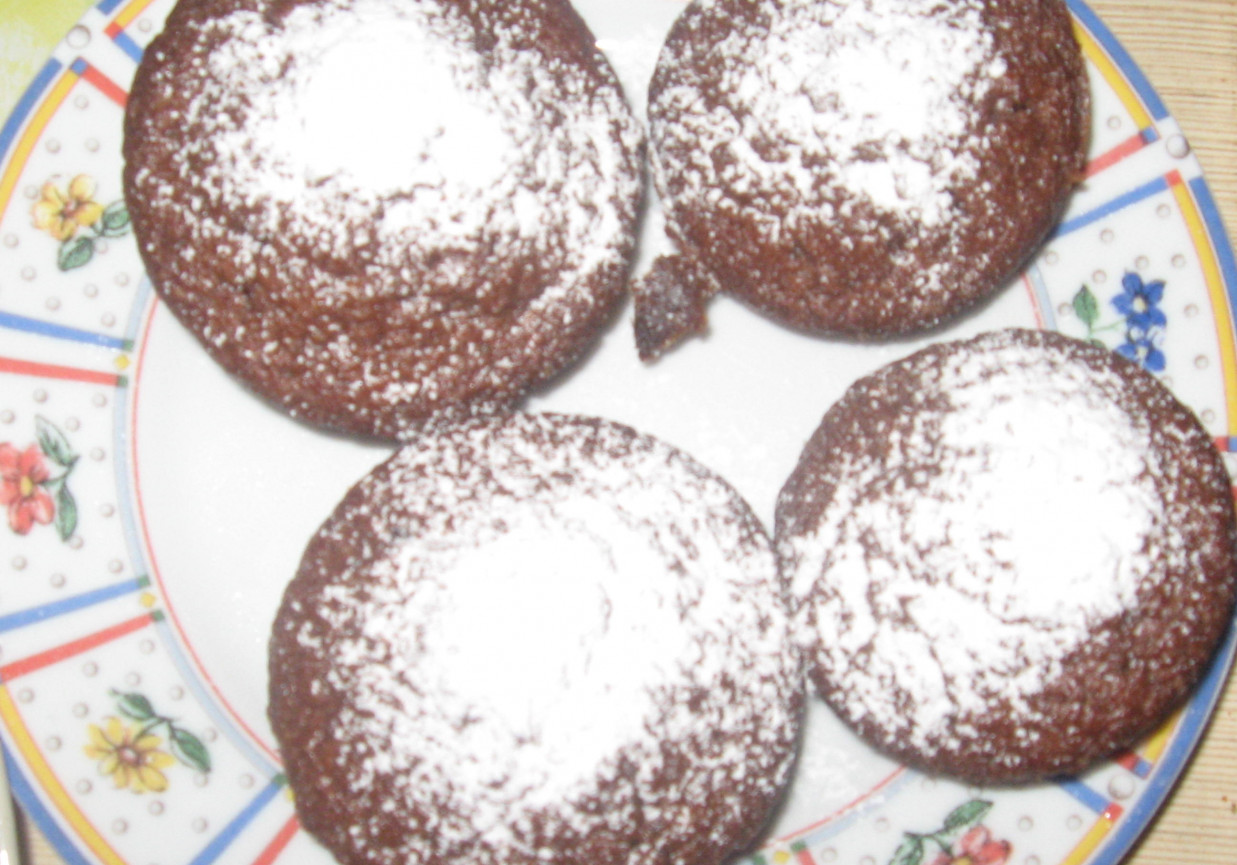 Muffinki kakaowe z budyniem i cukinią foto