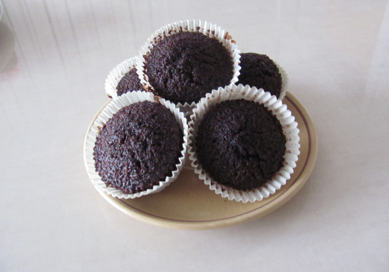 Muffinki kakaowe z coca-colą foto