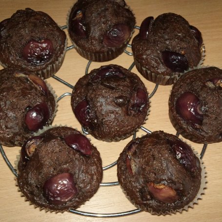 Krok 4 - Muffinki kakaowe  z czereśniami foto