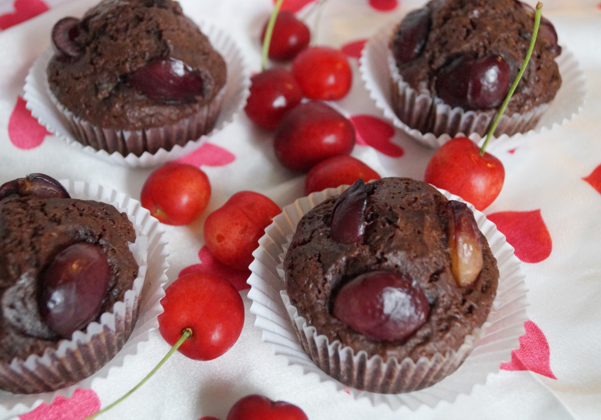 Muffinki kakaowe  z czereśniami foto