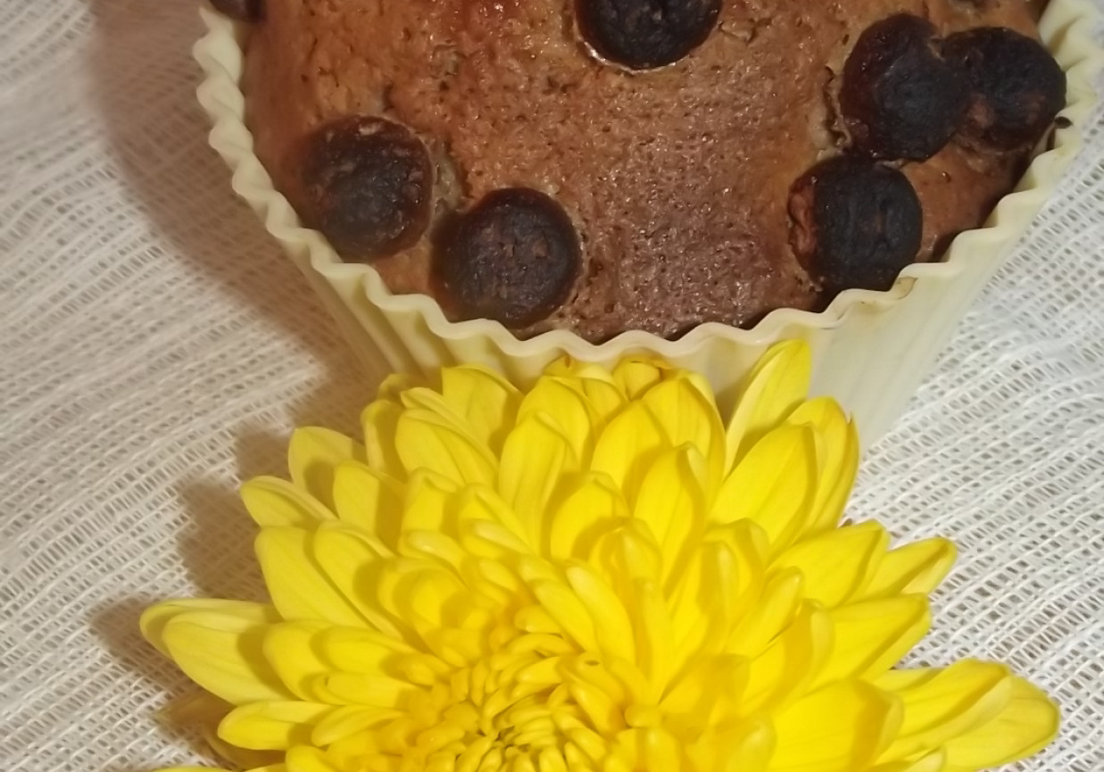 Muffinki kakaowe z kulkami czekoladowymi foto