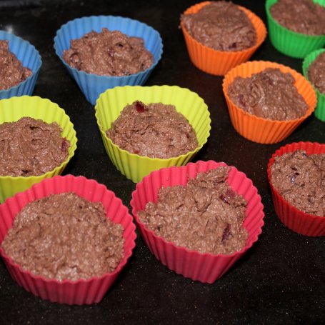 Krok 3 - Muffinki kakaowe z wiśniami foto