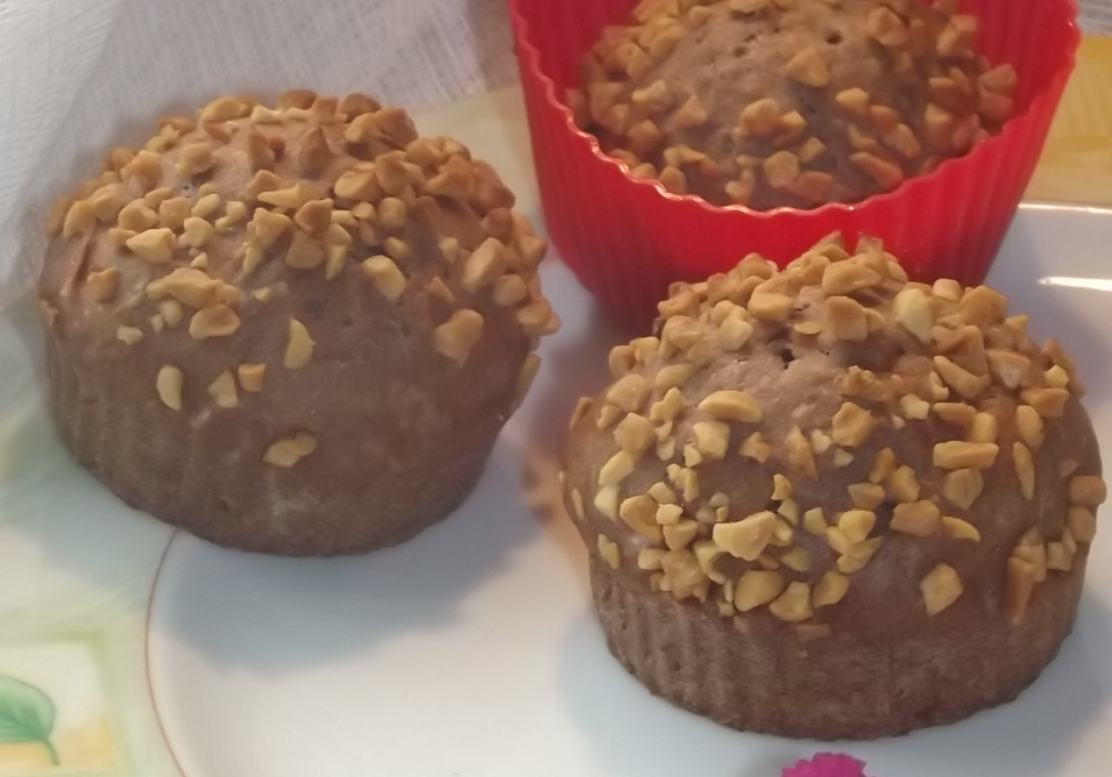Muffinki kakaowo - kokosowe z orzechami. foto