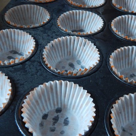 Krok 3 - Muffinki kawowo-cynamonowe z białą czekoladą foto