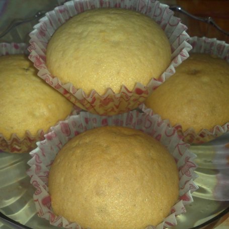 Krok 3 - muffinki kefirowe z jabłkiem foto