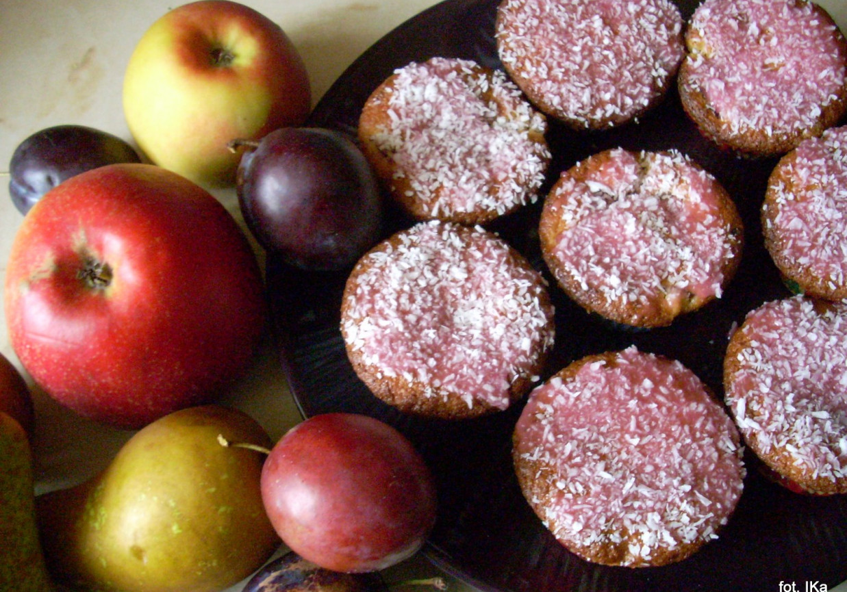 Muffinki kokosowe ze śliwkami foto