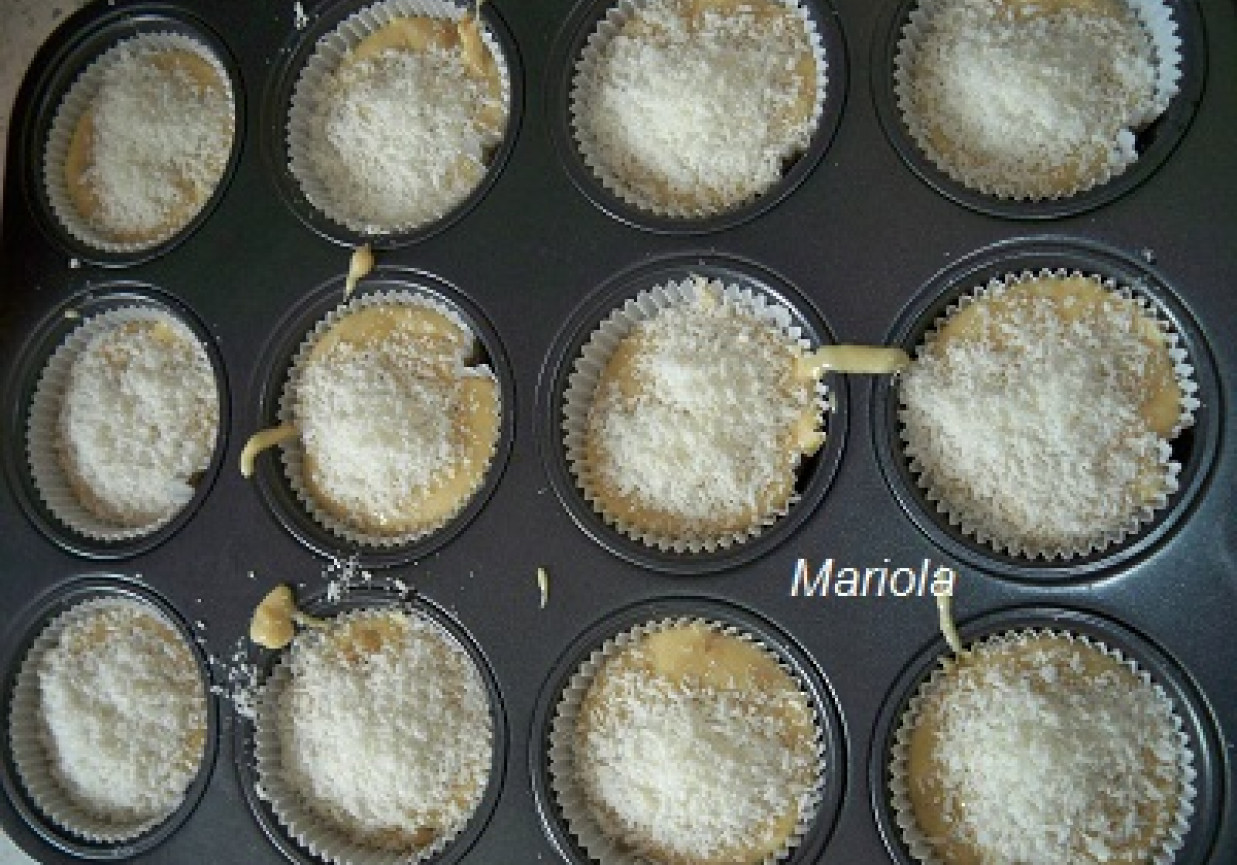 Muffinki krówkowe z wiórkami kokosowymi foto