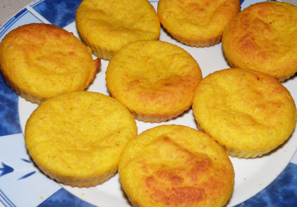 Muffinki kukurydziane o smaku kokosowym foto