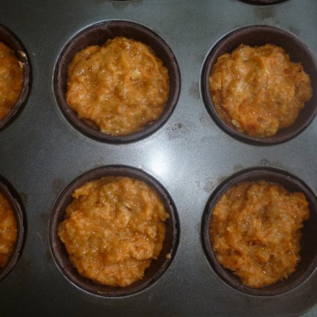 Krok 4 - Muffinki marchewkowe pod lukrową czapeczką foto