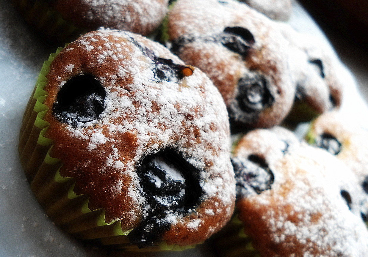 Muffinki migdałowe z borówkami amerykańskimi foto