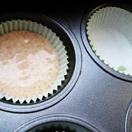 Krok 5 - Muffinki migdałowe z borówkami amerykańskimi foto