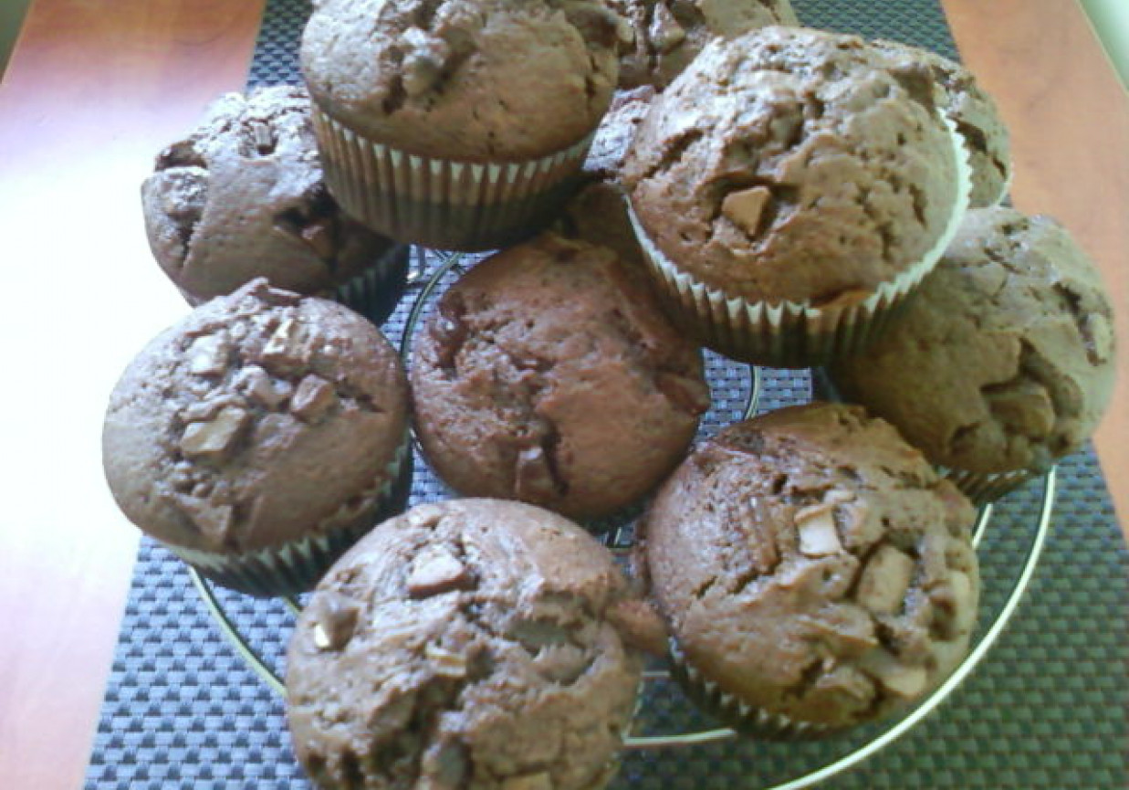 Muffinki mocno czekoladowe z kawałkami czekolady:) foto